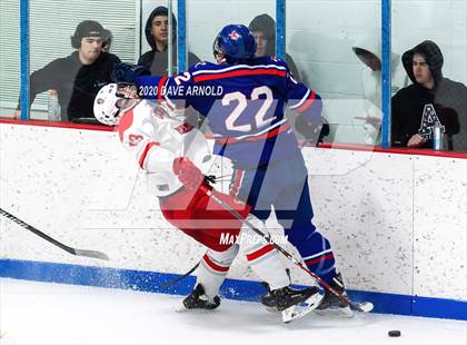 Thumbnail 2 in Burlington @ Catholic Memorial (MIAA Division 1A) photogallery.