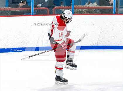 Thumbnail 2 in Burlington @ Catholic Memorial (MIAA Division 1A) photogallery.