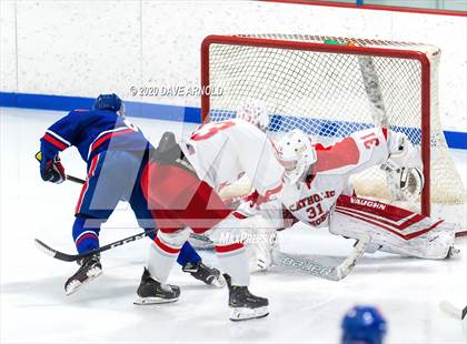 Thumbnail 3 in Burlington @ Catholic Memorial (MIAA Division 1A) photogallery.