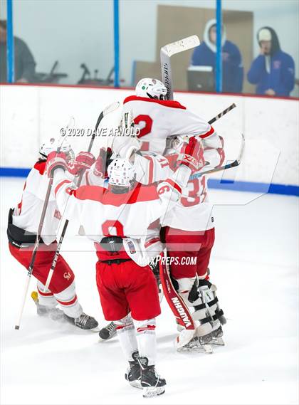 Thumbnail 2 in Burlington @ Catholic Memorial (MIAA Division 1A) photogallery.