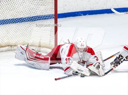 Thumbnail 1 in Burlington @ Catholic Memorial (MIAA Division 1A) photogallery.