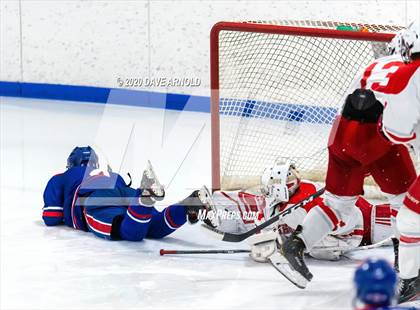 Thumbnail 2 in Burlington @ Catholic Memorial (MIAA Division 1A) photogallery.
