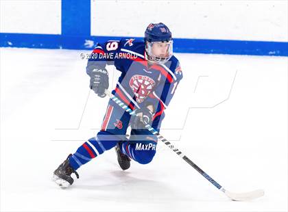 Thumbnail 3 in Burlington @ Catholic Memorial (MIAA Division 1A) photogallery.