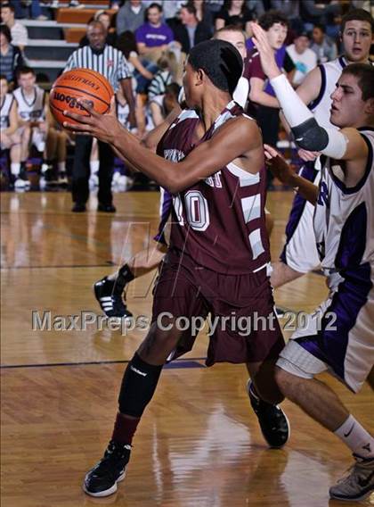 Thumbnail 3 in Sevier County vs. Dobyns-Bennett (Region 1-AAA R1 Playoff) photogallery.
