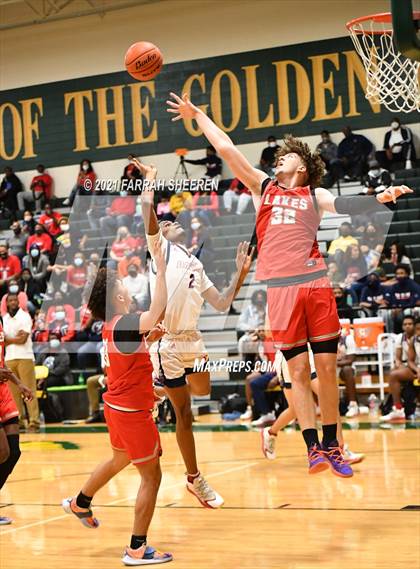 Thumbnail 1 in Cy Lakes v Benjamin Davis (UIL 6A Area Round Playoff) photogallery.