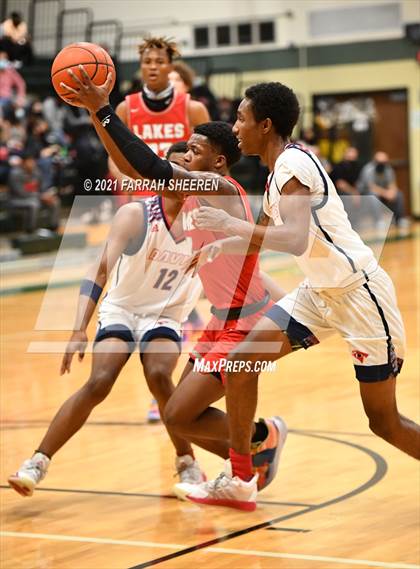Thumbnail 2 in Cy Lakes v Benjamin Davis (UIL 6A Area Round Playoff) photogallery.
