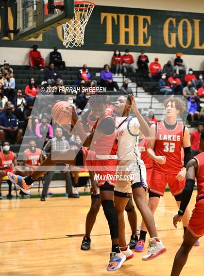 Thumbnail 1 in Cy Lakes v Benjamin Davis (UIL 6A Area Round Playoff) photogallery.