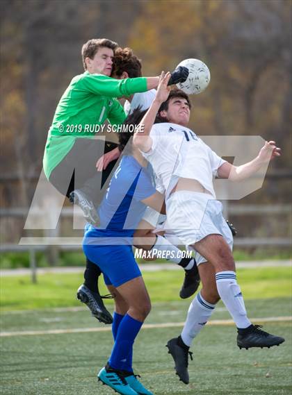 Thumbnail 3 in Central vs. La Costa Canyon photogallery.