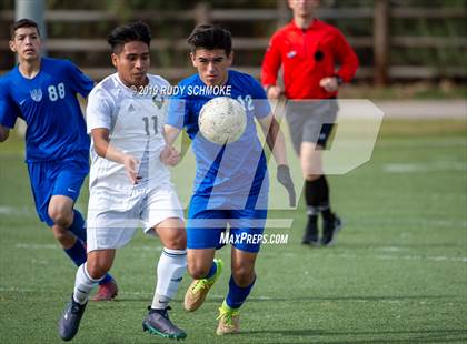Thumbnail 2 in Central vs. La Costa Canyon photogallery.