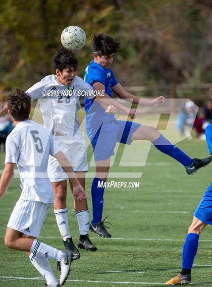 Thumbnail 2 in Central vs. La Costa Canyon photogallery.