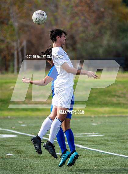 Thumbnail 3 in Central vs. La Costa Canyon photogallery.