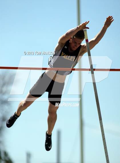 Thumbnail 3 in Fightin' Red Invitational photogallery.