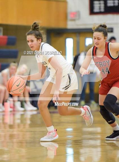 Thumbnail 1 in Troy vs. Columbine (Nike Tournament of Champions) photogallery.