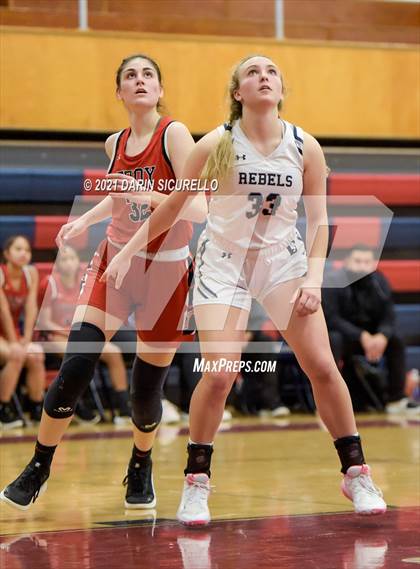 Thumbnail 2 in Troy vs. Columbine (Nike Tournament of Champions) photogallery.
