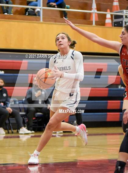 Thumbnail 2 in Troy vs. Columbine (Nike Tournament of Champions) photogallery.