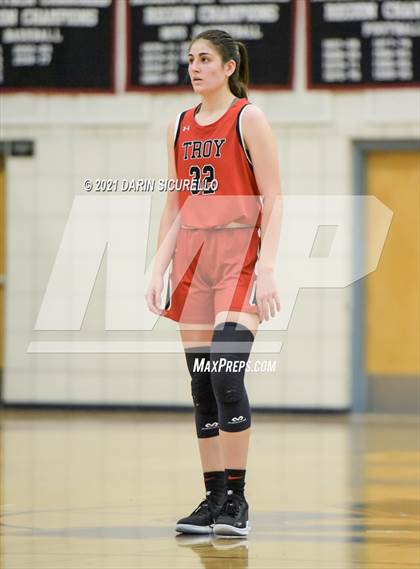 Thumbnail 1 in Troy vs. Columbine (Nike Tournament of Champions) photogallery.