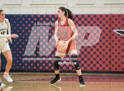 Thumbnail 2 in Troy vs. Columbine (Nike Tournament of Champions) photogallery.