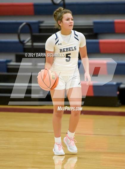 Thumbnail 2 in Troy vs. Columbine (Nike Tournament of Champions) photogallery.