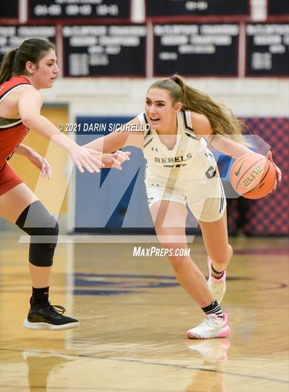 Thumbnail 3 in Troy vs. Columbine (Nike Tournament of Champions) photogallery.