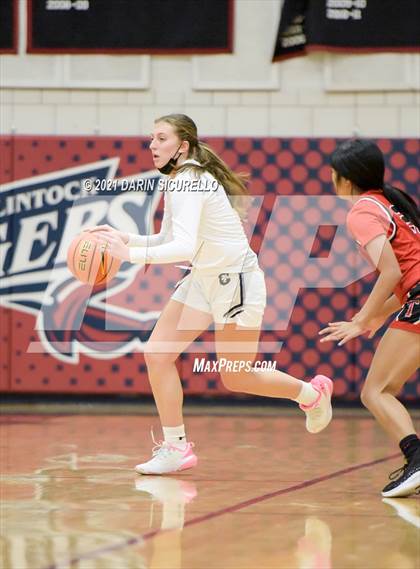 Thumbnail 3 in Troy vs. Columbine (Nike Tournament of Champions) photogallery.