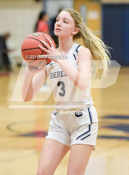 Thumbnail 1 in Troy vs. Columbine (Nike Tournament of Champions) photogallery.