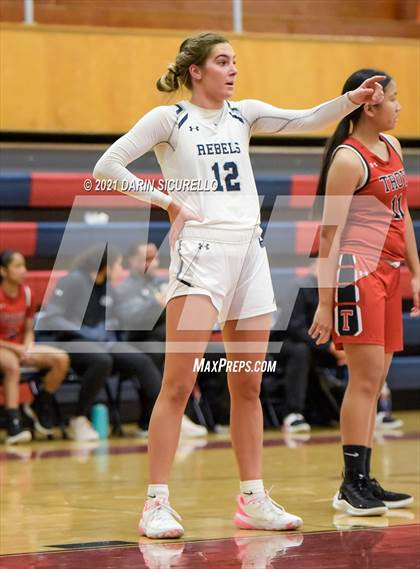 Thumbnail 2 in Troy vs. Columbine (Nike Tournament of Champions) photogallery.