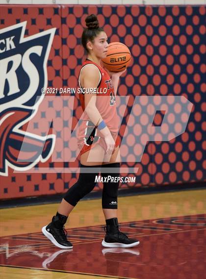 Thumbnail 1 in Troy vs. Columbine (Nike Tournament of Champions) photogallery.