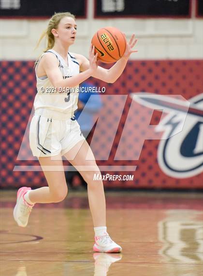 Thumbnail 1 in Troy vs. Columbine (Nike Tournament of Champions) photogallery.