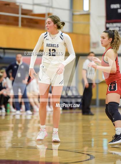 Thumbnail 1 in Troy vs. Columbine (Nike Tournament of Champions) photogallery.