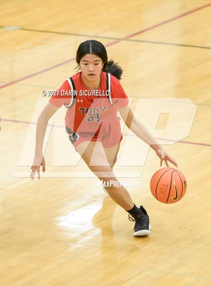 Thumbnail 1 in Troy vs. Columbine (Nike Tournament of Champions) photogallery.