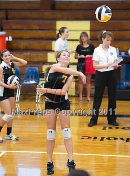 Thumbnail 3 in Calvary Christian vs St. Petersburg Catholic photogallery.