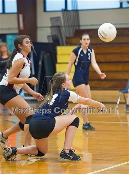 Thumbnail 3 in Calvary Christian vs St. Petersburg Catholic photogallery.