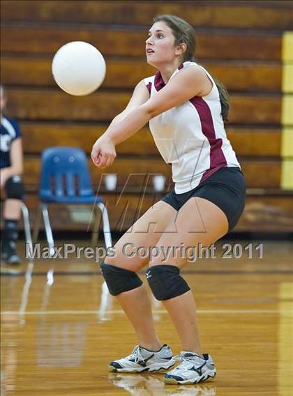 Thumbnail 1 in Calvary Christian vs St. Petersburg Catholic photogallery.