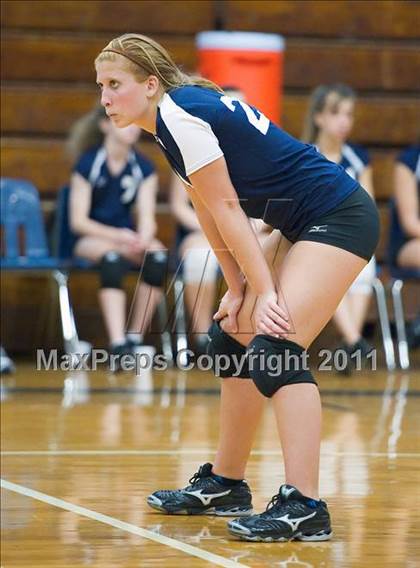Thumbnail 3 in Calvary Christian vs St. Petersburg Catholic photogallery.