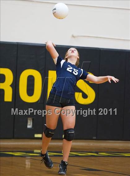Thumbnail 2 in Calvary Christian vs St. Petersburg Catholic photogallery.