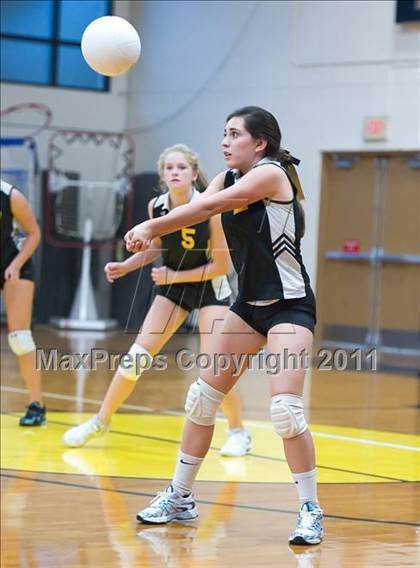 Thumbnail 3 in Calvary Christian vs St. Petersburg Catholic photogallery.