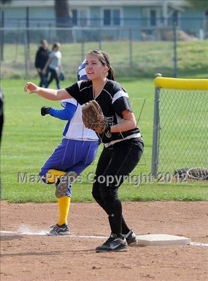 Thumbnail 2 in Taft @ Tehachapi photogallery.