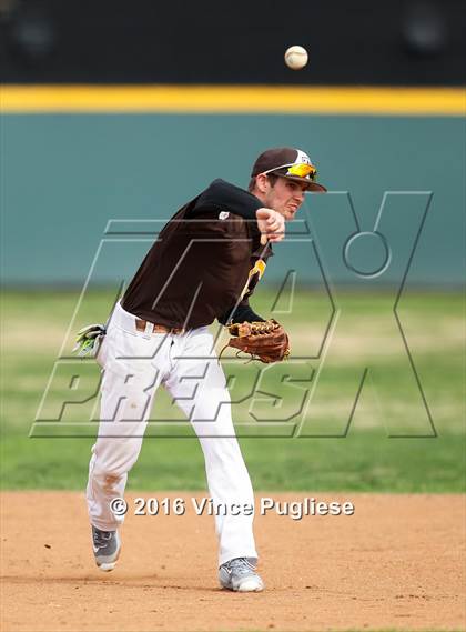 Thumbnail 3 in Crespi vs. Alumni 2016 photogallery.