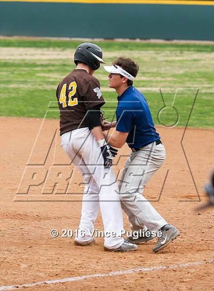 Thumbnail 2 in Crespi vs. Alumni 2016 photogallery.