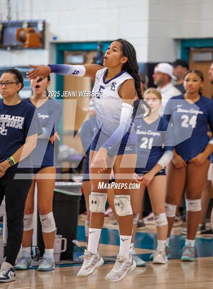 Thumbnail 2 in Sierra Canyon vs. Skyview (Durango Fall Classic) photogallery.