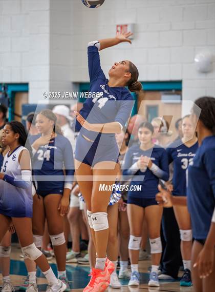 Thumbnail 2 in Sierra Canyon vs. Skyview (Durango Fall Classic) photogallery.