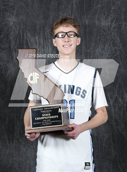 Thumbnail 1 in Pleasant Valley (CIF State D3 Award Photos) photogallery.