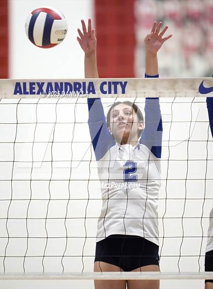 Thumbnail 1 in Washington-Liberty @ West Potomac photogallery.