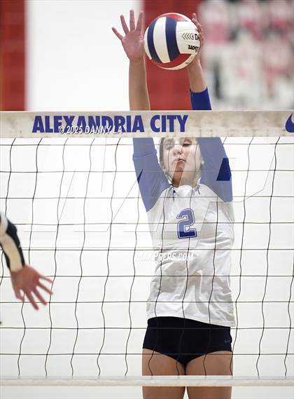 Thumbnail 3 in Washington-Liberty @ West Potomac photogallery.