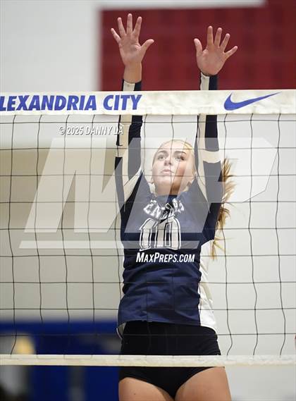 Thumbnail 2 in Washington-Liberty @ West Potomac photogallery.