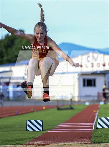 Thumbnail 3 in CIF NS Division 2 Finals (Triple Jump) photogallery.