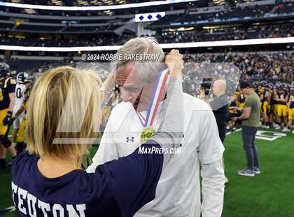 Thumbnail 1 in Smithson Valley @ Highland Park (UIL 5A Football Division I Final Medal Ceremony) photogallery.