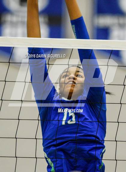 Thumbnail 1 in Xavier College Prep vs. Corona del Sol (AIA Division 6 Semifinal Playoff) photogallery.