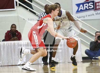 Thumbnail 1 in Montverde Academy vs. Mater Dei (Spalding Hoophall Classic) photogallery.