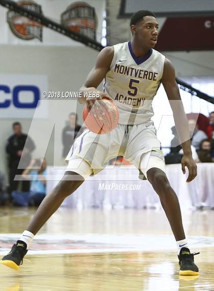 Thumbnail 3 in Montverde Academy vs. Mater Dei (Spalding Hoophall Classic) photogallery.